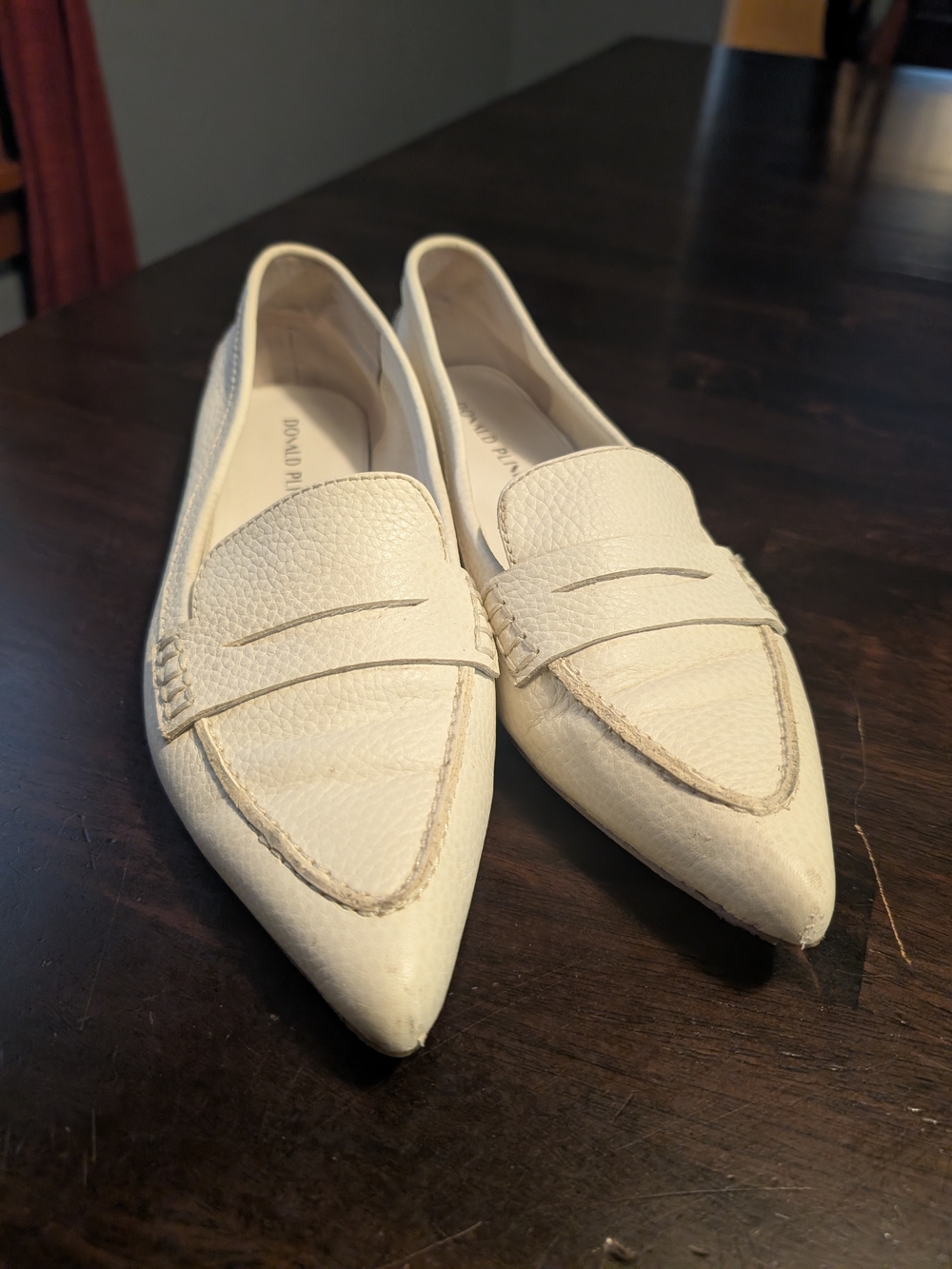 Donald J. Pliner Women’s Cream Leather Pointed-Toe Loafers, Women's 9.5